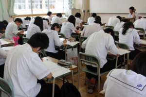 試験が始まって40分。まだ書き終わりません。